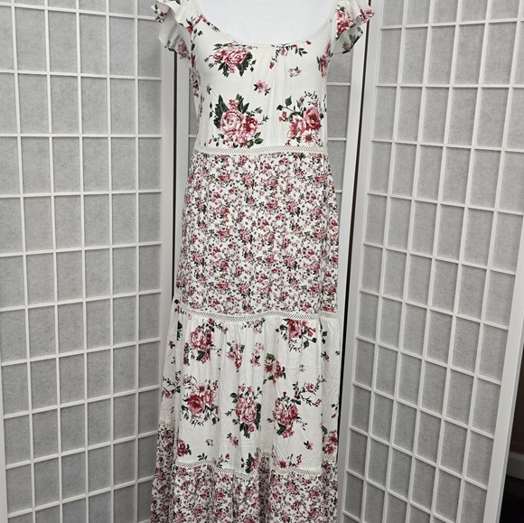 #38.By The River Rose print maxi dress with crochet details - Picture 8 of 10